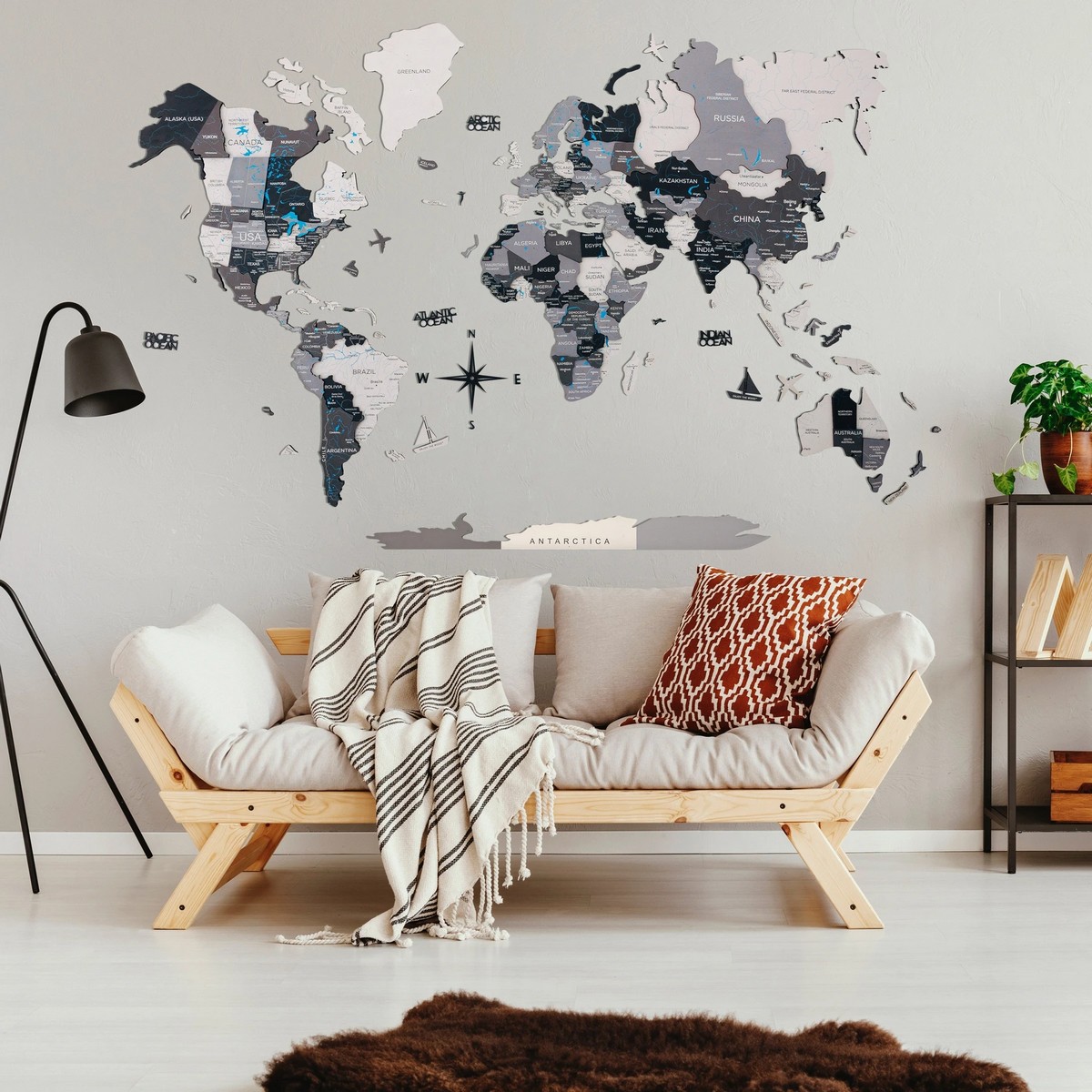 mapa ścienna świata wykonana z drewna
