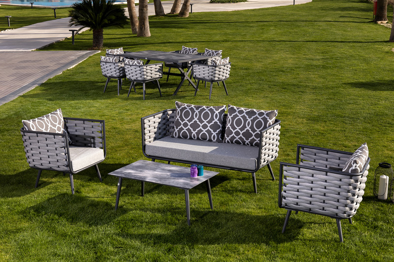 Luksusowe siedzisko do ogrodu lub tarasu z wysokiej jakości aluminiową konstrukcją w eleganckim szarym kolorze