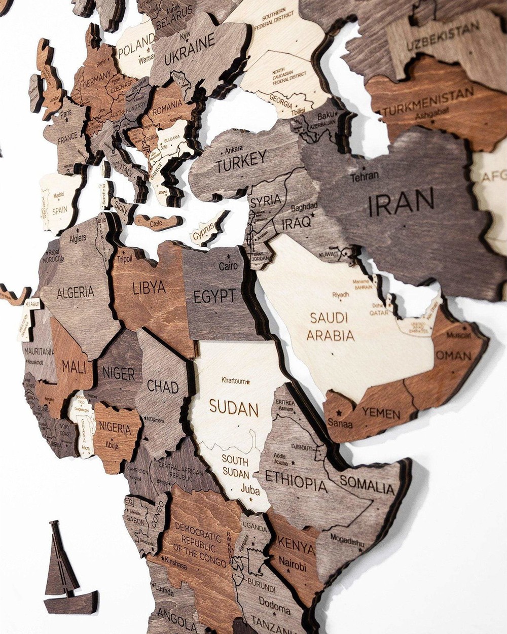 Drewniana mapa 3D na kontynentach ściany