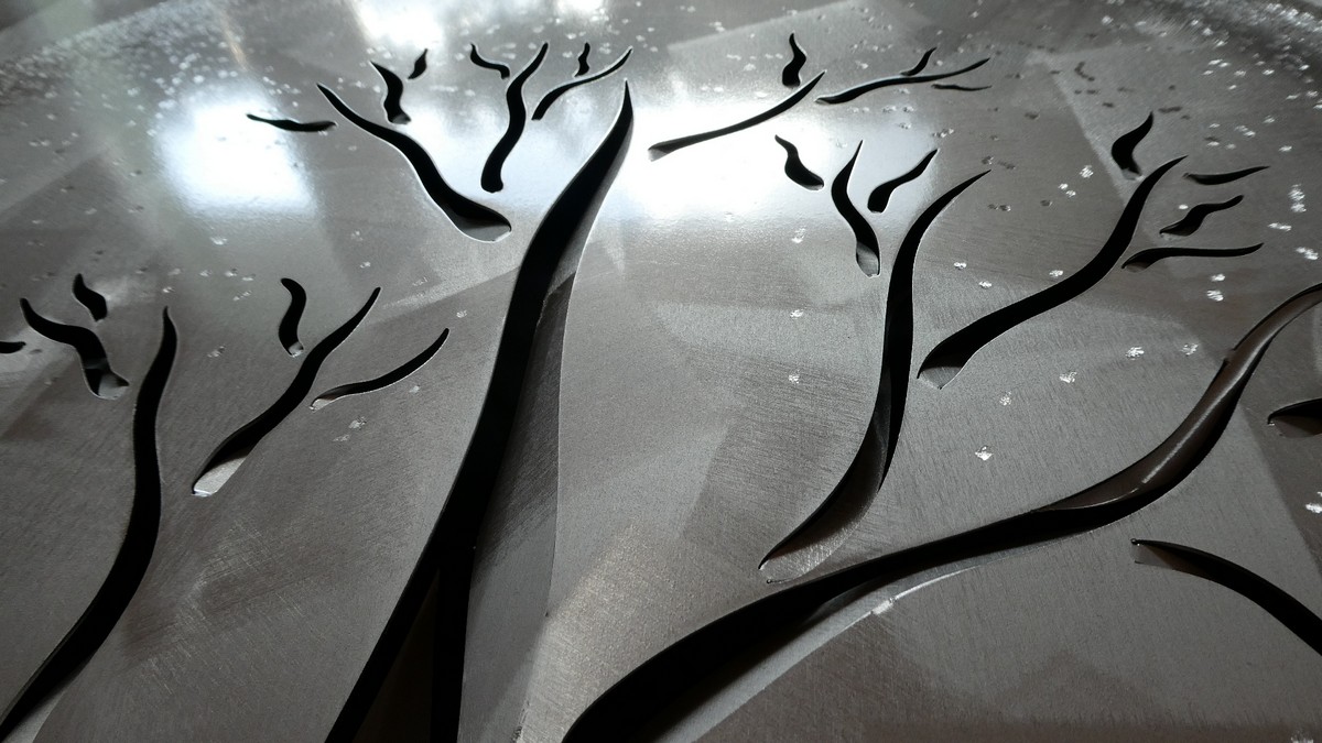 szczegóły malowania drzewa życia - metalowy obraz