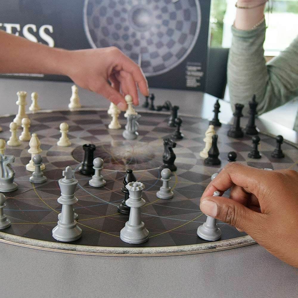 okrągłe szachy okrągłe 3 osoby mężczyzna