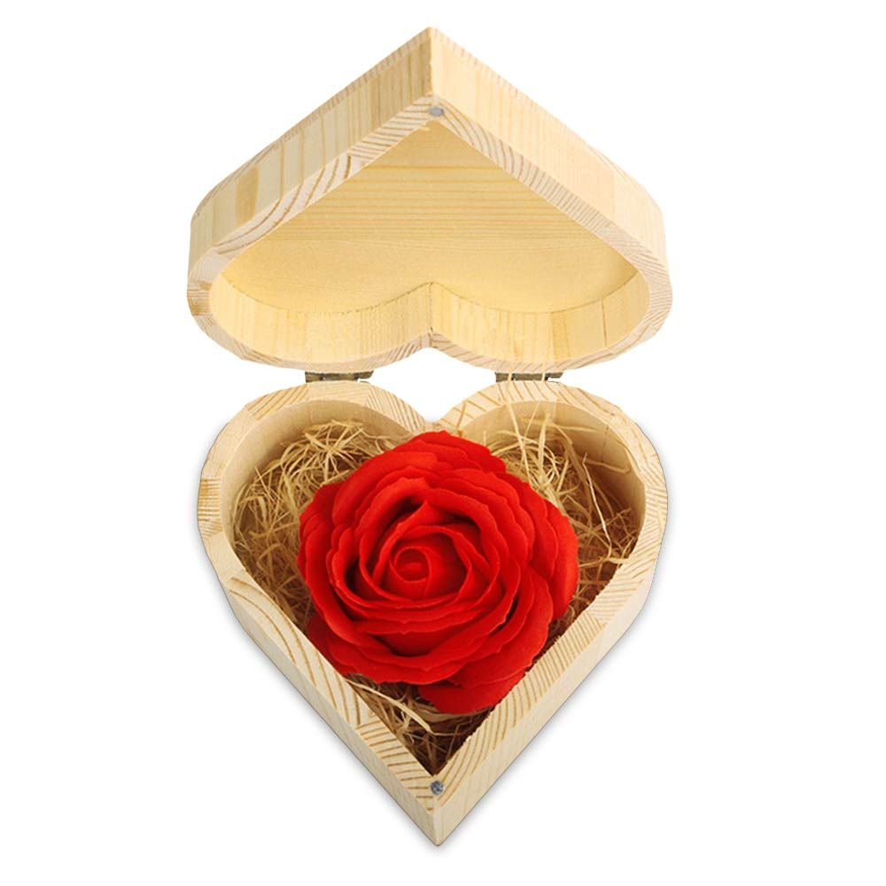 Mydlane róże w drewnianym pudełku w kształcie serca