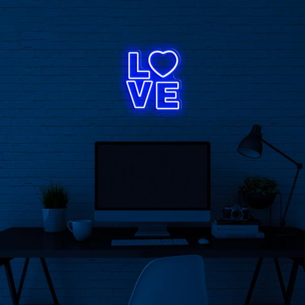 Neonowy napis LED na ścianie - logo 3D LOVE - o wymiarach 50 cm