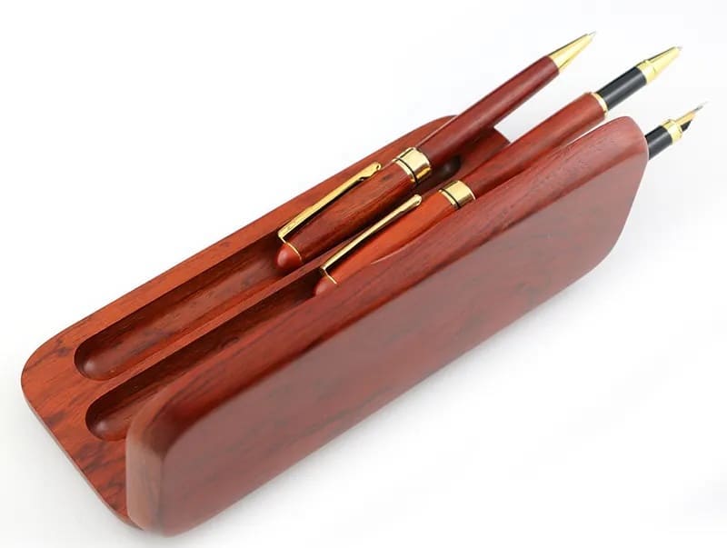 zestaw upominkowy z drewnianym długopisem