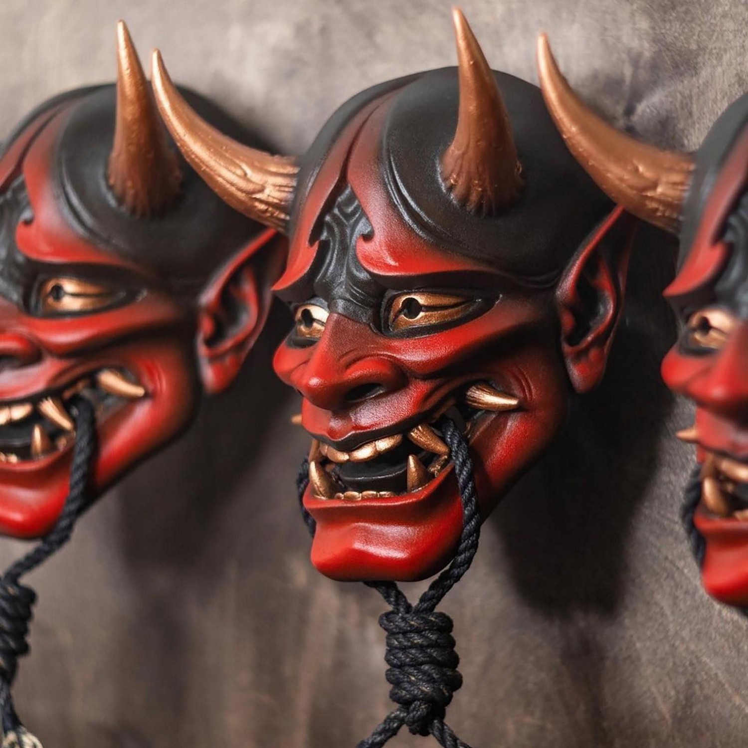 maska ​​z głową demona na Halloween - motyw japoński