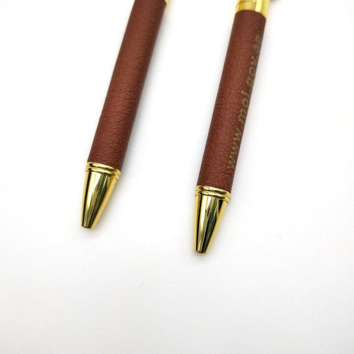 długopis ze skórzanym luksusem