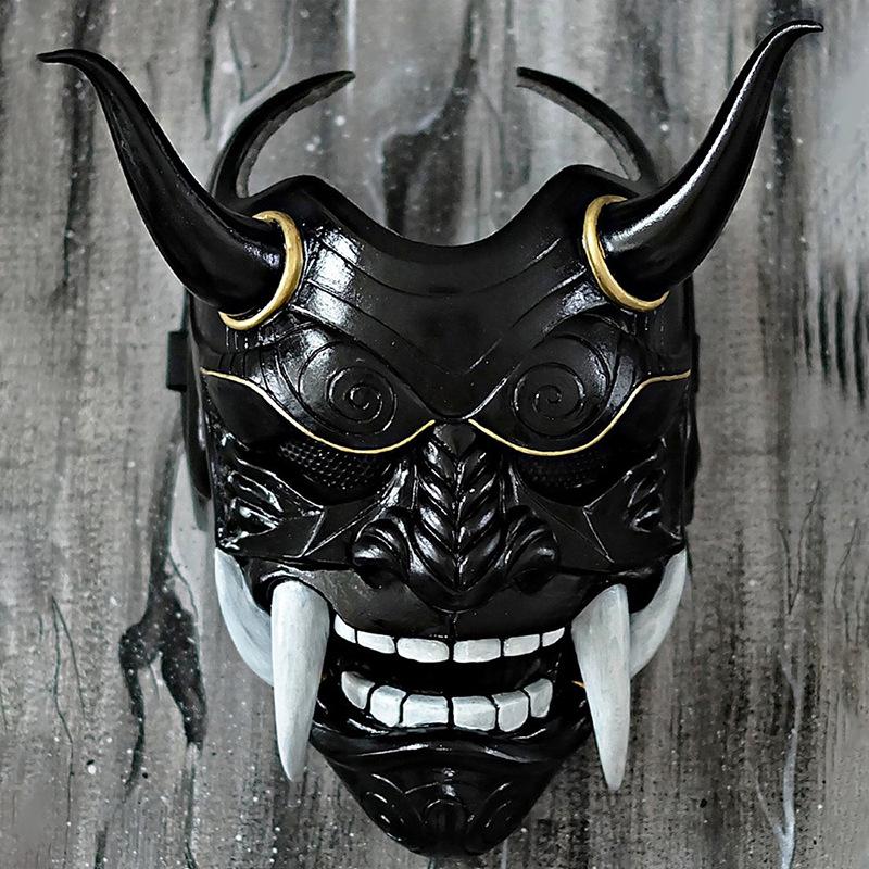 Karnawałowa maska ​​​​na twarz zabójcy w Japonii