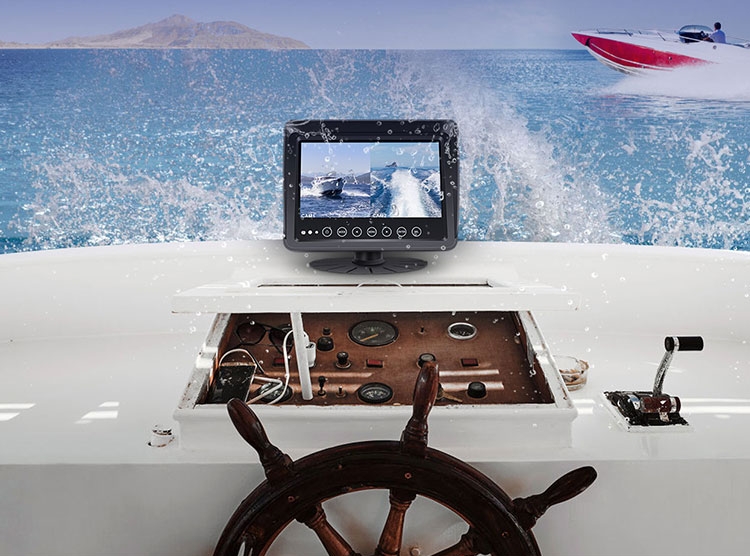 wodoodporny monitor na łodzi jachtowej;